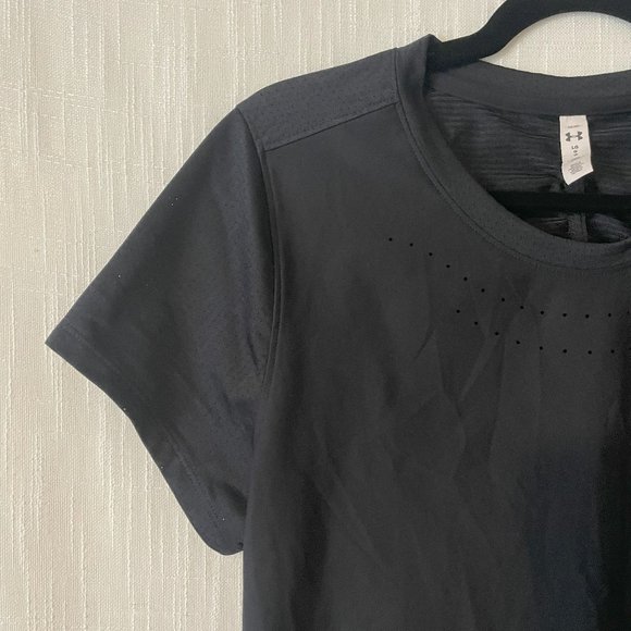 Under Armour Open Back Athletic Top (L) - Picture 4 of 7